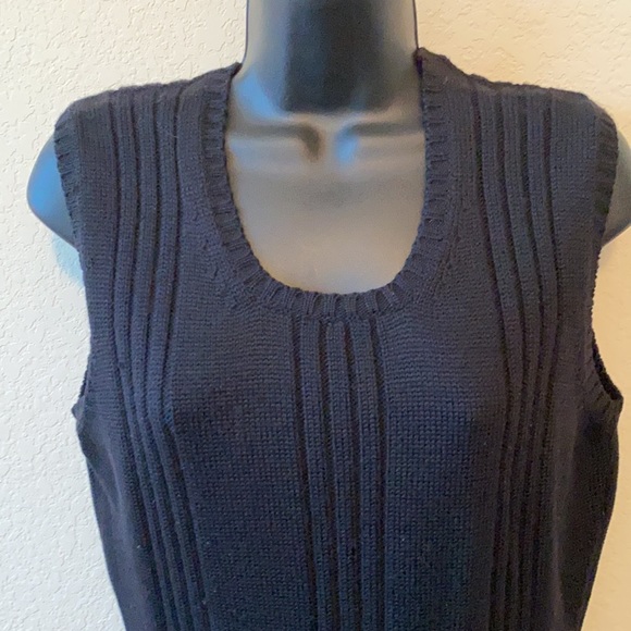 Harold’s Sweater Vest 100% Wool - Picture 2 of 5